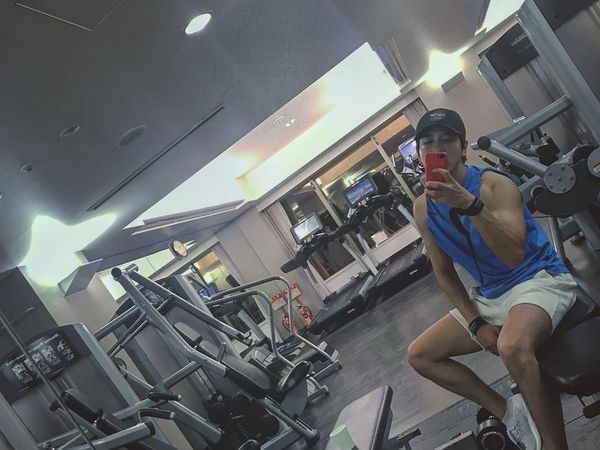 Foto: Ini Olahraganya Si Pretty Face Yong Hwa dari CNBLUE