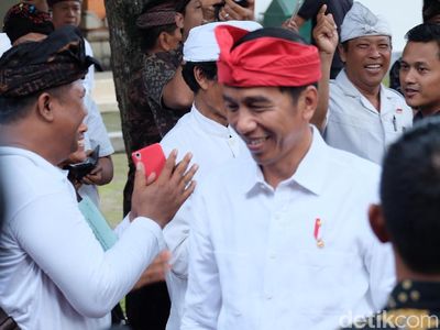 Penampilan Jokowi Pakai Udeng Merah Usai Resmi Jadi Capres PDIP