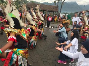 Ketika Menteri Rini Menari di Kaki Bukit Menoreh
