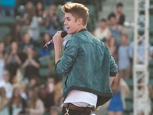 Tren Celana Melorot Seperti Dipakai Justin Bieber akan Dilarang di Daerah Ini