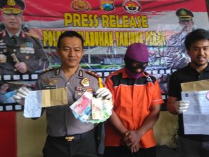 Mantan Lurah yang Diamankan Polisi Telah Pungli PKL Sejak 2012 Mantan Lurah yang Diamankan Polisi Telah Pungli PKL Sejak 2012