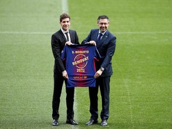Resmi Perpanjang Kontrak di Barca, Sergi Roberto Mau Ikuti Jejak Iniesta dan Messi
