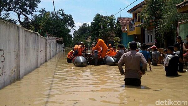 Banjir di Cirebon Capai 2 Meter, Ribuan Warga Mengungsi