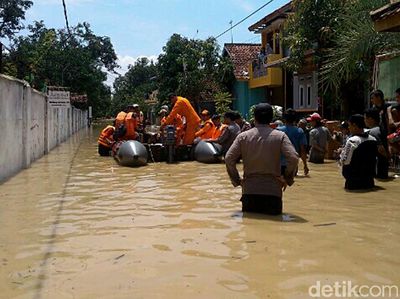 Banjir di Cirebon Capai 2 Meter, Ribuan Warga Mengungsi