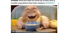 Sekadar informasi, Arsenal kalah dari tim yang berasal dari kota dengan jumlah populasi lebih sedikit dari kapasitas stadion Emirates. Kota Ostersund, Swedia, cuma berpenduduk 49.806 jiwa, kalah dari kapasitas Stadion Emirates yang mencapai 59.867 kursi. (Foto: Twitter @BeWarmers)
