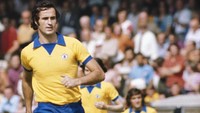 George Graham tercatat sebagai pemain Chelsea pada 1964-1966. Dia kemudian pindah ke MU pada 1972. Selama dua tahun bersama MU, Graham sempat terdegradasi ke Divisi Dua. Foto: Don Morley/Allsport/Getty Images
