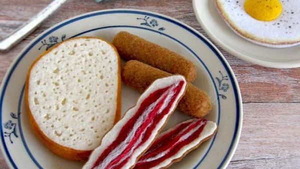 Terbuat dari Sulaman Benang, 10 Makanan Ini Terlihat Persis Aslinya