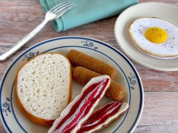 Terbuat dari Sulaman Benang, 10 Makanan Ini Terlihat Persis Aslinya