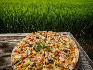 Restoran di Tabanan Ini Suguhkan Pemandangan Hamparan Sawah, Keren!