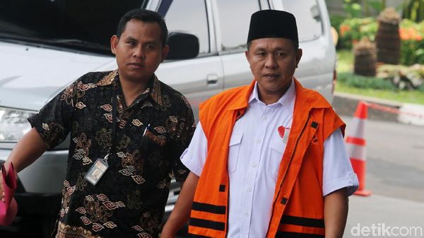Bupati Lampung Tengah Kampanye saat Diperiksa KPK