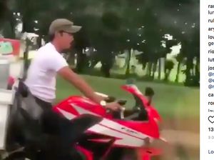 Tukang Bubur Zaman Now, Pakai CBR150R