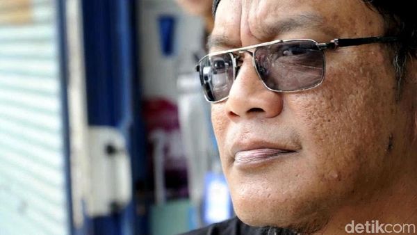 Perkenalkan, Sanchoz Juru Parkir yang Siap Donor Mata untuk Novel