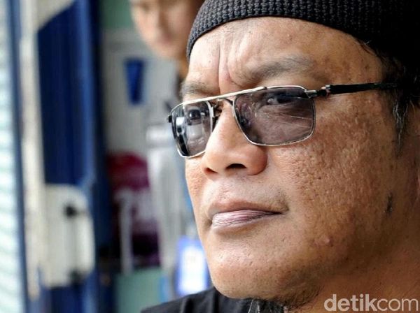 Perkenalkan, Sanchoz Juru Parkir yang Siap Donor Mata untuk Novel
