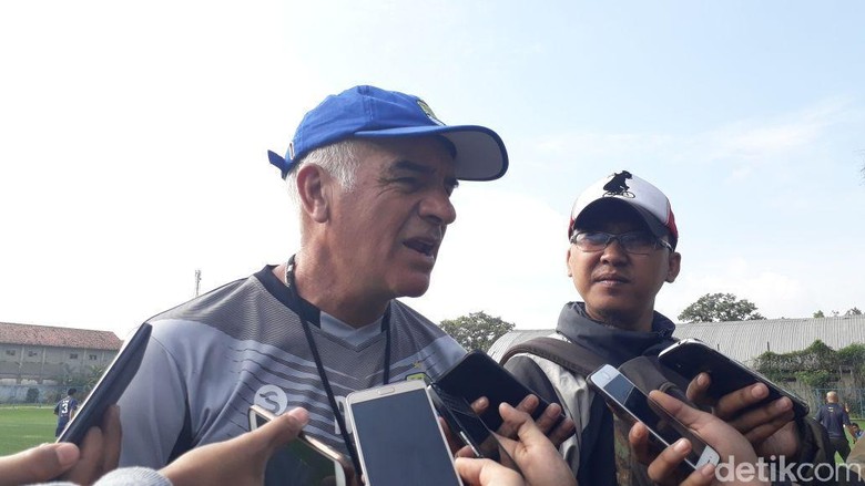 Pelatih Persib Masih Tunggu Kedatangan Pemain Baru