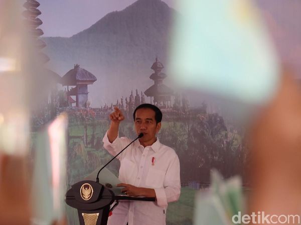Momen Jokowi Pidato di Lokasi Perang Puputan