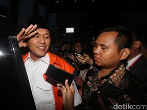 Bupati Lampung Tengah Mustafa Dituntut 4,5 Tahun Penjara Bupati Lampung Tengah Mustafa Dituntut 4,5 Tahun Penjara