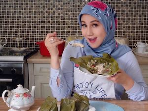 Ternyata Marini Zumarnis Doyan Masak dan Reunian Bareng Artis Tahun 90-an! Ternyata Marini Zumarnis Doyan Masak dan Reunian Bareng Artis Tahun 90-an!