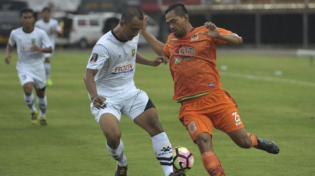 Borneo FC menang 5-4 adu penalti atas Mitra Kukar.