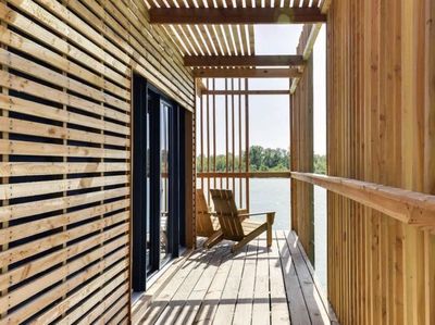 Hotel di Atas Air, Gimana Ya Rasanya?