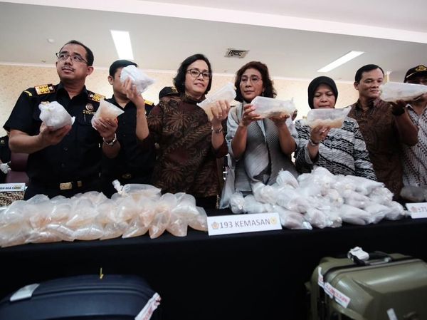 Duet Maut Susi-Sri Mulyani Gagalkan Penyelundupan Bayi Lobster