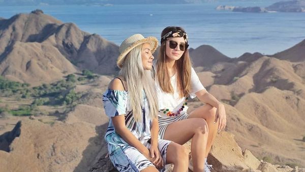Marischka Prudence & Chantal Della Concetta yang Kompak Traveling