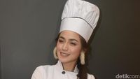 Pintar Masak, Jessica Iskandar Siapkan Makanan untuk Anak Yatim