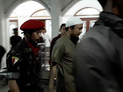Foto: Novel Baswedan yang Kembali Salat Subuh di Masjid Al Ihsan