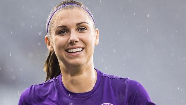 Foto: Alex Morgan, Pesepakbola Cantik yang Suka Traveling