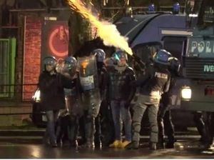 Demonstran Antifasis di Italia Bentrok dengan Polisi