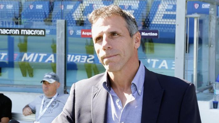 Gianfranco Zola menjadi asisten pelatih baru Chelsea Maurizio Sarri. (Foto: Enrico Locci/Getty Images) Gianfranco Zola menjadi asisten pelatih baru Chelsea Maurizio Sarri. (Foto: Enrico Locci/Getty Images)