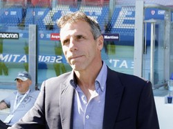 Zola Bantah Bakal Jadi Asisten Sarri di Chelsea