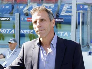 Zola Kembali ke Chelsea Zola Kembali ke Chelsea