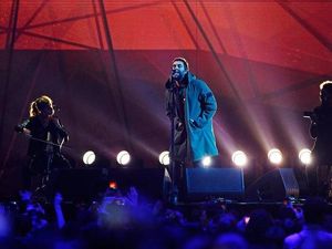 Liam Gallagher Respek dengan Aksi Fans yang Bantu Penonton Berkursi Roda