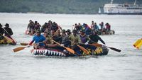 Aksi Marinir Berenang dan Mendayung di Selat Sunda