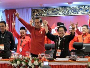 Antusias Saat Diumumkan Jadi Capres PDIP, Jokowi Teriak Metal Antusias Saat Diumumkan Jadi Capres PDIP, Jokowi Teriak Metal