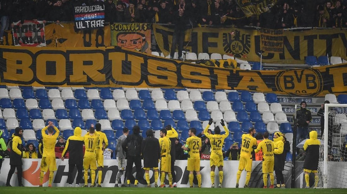 Borussia Dortmund menyingkirkan Atalanta setelah seri 1-1 di leg II babak 32 besar. (Foto: Alberto Lingria/Reuters)