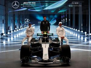 Video Penampakan Perdana Jet Darat Tim Mercedes Video Penampakan Perdana Jet Darat Tim Mercedes