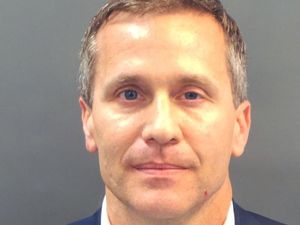 Bekas Selingkuhan Gubernur Missouri Mengaku Dipaksa untuk Seks Bekas Selingkuhan Gubernur Missouri Mengaku Dipaksa untuk Seks