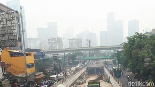 Foto: Kabut di Jakarta Pagi Tadi yang Bikin Penasaran