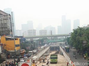 Foto: Kabut di Jakarta Pagi Tadi yang Bikin Penasaran