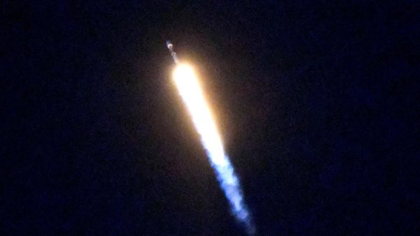 Foto: Detik-detik Peluncuran Roket Falcon 9 Milik SpaceX