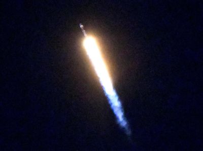 Foto: Detik-detik Peluncuran Roket Falcon 9 Milik SpaceX