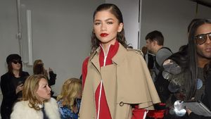 Foto: Gaya Kece Zendaya, Padukan Baju Olahraga dengan Long Vest Elegan