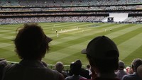 Melbourne Cricket Ground. Total stadion ini mampu menampung 100.024 penonton, dengan 95.000 di antaranya bertempat duduk dan sisanya merupakan tribun berdiri. (Michael Dodge/Getty Images)