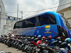 Parkir Liar di Depan Masjid Raya Bandung Dipatok Rp 4 Ribu