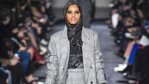 10 Potret Model Hijab Asal Denmark yang Eksis di Milan Fashion Week