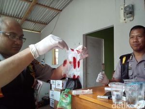 Tim DVI Ambil Sampel Darah Keluarga Korban Longsor di Brebes