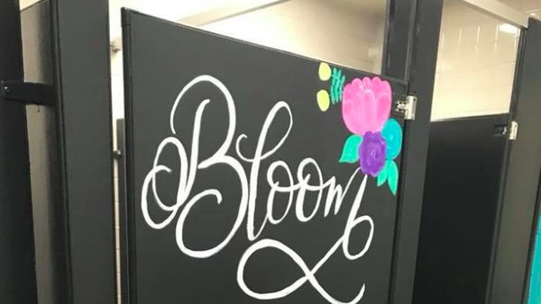 Cek Langsung, Bun! Kamar Mandi di Sekolah Ini Keren Banget Lho