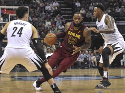 Triple-Double LeBron Bawa Cavs Taklukkan Grizzlies