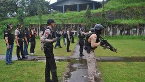 Foto: Begini Nih Latihan Tim Pemburu Preman Polres Jakbar